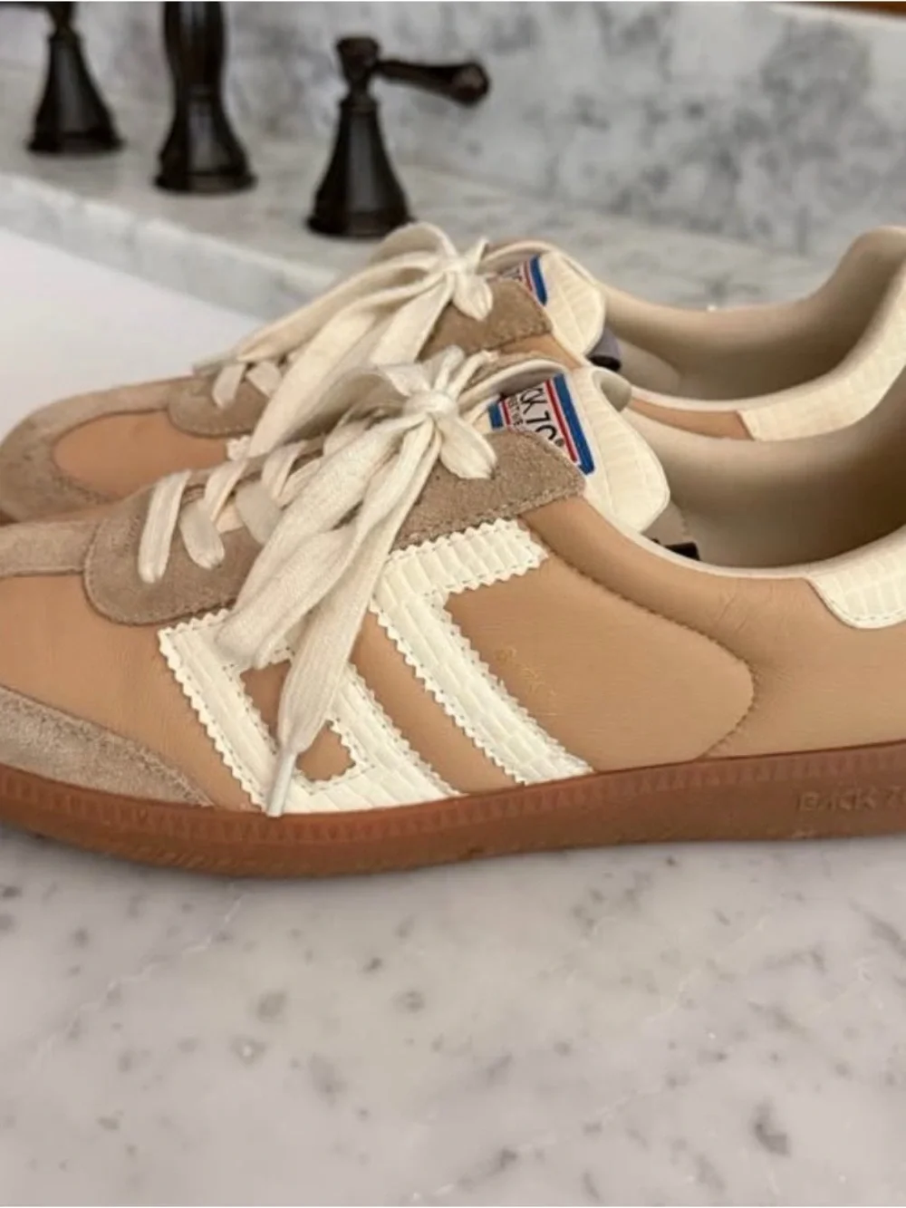 Back 70 - size 39 Beige & White Women’s Casual Leather Sneakers